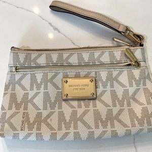 Michael Kors wristlet